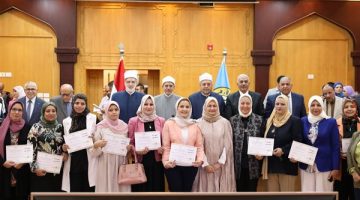 مجلس جامعة الأزهر يكرم المشاركات في برنامج صناعة القيادات النسائية المشرقة