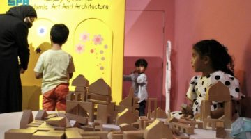 «كتاب الرياض».. الأطفال يقرؤون ويمرحون