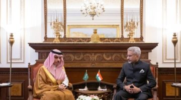 وزير الخارجية يلتقي وزير خارجية جمهورية الهند