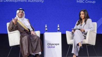 الأمير سعود بن طلال يستعرض جهود تطوير الأحساء في معرض سيتي سكيب العالمي