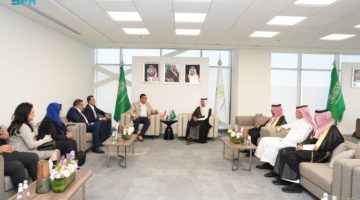 وزير البلديات والإسكان يبحث مع نظيره المصري سبل تعزيز التعاون