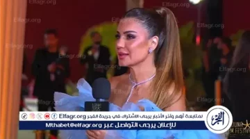 تعلمت منه درس عظيم.. نجلاء بدر تُشيد بمجهود حسين فهمي في افتتاح مهرجان القاهرة السينمائي