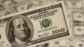 سعر الدولار أمام الجنيه المصري في البنوك اليوم الجمعة.. تجاوز 50 جنيهًا