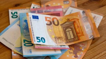 سعر اليورو أمام الجنيه المصري في البنوك اليوم الأحد 15-12-2024