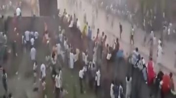 بسبب قرار حكم.. عشرات القتلى في صدامات خلال مباراة كرة قدم في غينيا