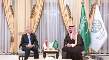 وزير الدفاع يبحث مع الوزير المنسق للأمن القومي السنغافوري الأوضاع الإقليمية والدولية