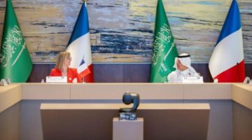 وزير الطاقة يلتقي وزيرة التحول البيئي الفرنسية ويشاركان في اجتماع طاولة مستديرة