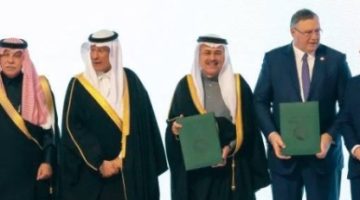 ماكرون يدعو رجال الأعمال للاستثمار بالسعودية