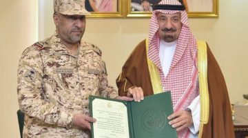 أمير منطقة نجران يكرّم قائد لواء الأمير تركي بن عبدالعزيز الآلي بعد إحالته للتقاعد