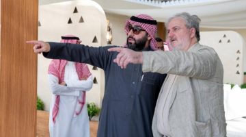 السفير الصربي يزور “مهرجان الصقور”