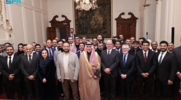 العنقري يخرّج الدفعة الأولى من برنامج “الحوكمة والمخاطر والالتزام التنفيذي” بالمملكة المتحدة