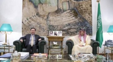 الخريجي يستعرض مع سفير الصين العلاقات الثنائية