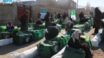 سلمان للإغاثة يوزع 100 حقيبة إيوائية في ولاية باميان بأفغانستان