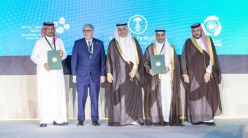 استدامة يوقع اتفاقية ثلاثية لتعزيز استخدام المحفزات الحيوية للتربة من الطحالب