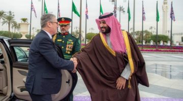 ولي العهد يستقبل رئيس الوزراء البريطاني ويعقدان لقاءً موسعًا