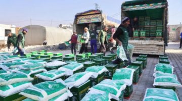 “سلمان للإغاثة” يوزع 2.000 من السلال الغذائية والحقائب الصحية في محافظة إدلب