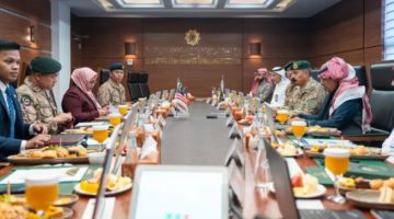 الأمين العام للتحالف الإسلامي يستقبل وفد وزارة الدفاع الماليزية