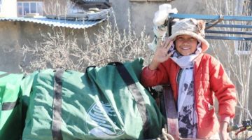 “سلمان للإغاثة” يوزع (300) حقيبة إيوائية و(300) خيمة في أفغانستان