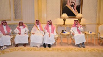 نائب أمير مكَّة يُواسي مشعل وعبدالعزيز بن ماجد