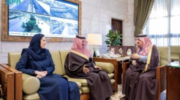 أمير منطقة الرياض يستقبل وزير السياحة