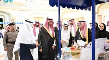 محافظ جدة يسلم 50 عربة لـ«البائع الموسمي»