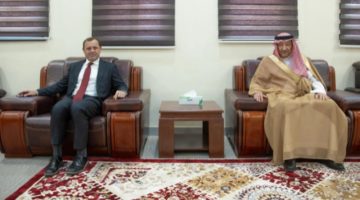 الخريجي يلتقي المبعوث الأمريكي الخاص للسودان