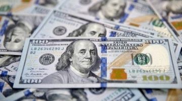 الدولار يقترب من تسجيل أعلى مستوى في عامين
