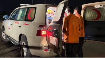 حرس الحدود بعسير ينقذ مقيمين تعطلت واسطتهم البحرية في عرض البحر