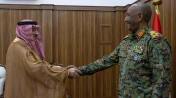 رئيس مجلس السيادة في السودان يستقبل نائب وزير الخارجية