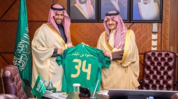 أمير الشرقية يستقبل أعضاء مشروع “توثيق تاريخ كرة القدم السعودية”