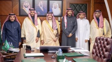 أمير الشرقية يستقبل فريق توثيق تاريخ الكرة السعودية