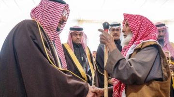 أمير القصيم يزور محافظة عقلة الصقور ويلتقي الأهالي