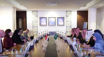 وزير الاتصالات يجتمع بنظيرته العراقية لتعزيز الشراكة الرقمية
