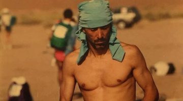 تاه في مارثون صحراوي.. رجل ينقذ نفسه من الموت بدماء الخفافيش