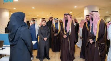 وزير “الموارد البشرية” يدشّن عيادات التمكين في الشرقية
