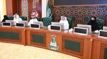 رئيس جامعة الملك عبدالعزيز يطلق برنامج “الجامعة المعززة للصحة”