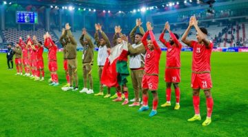 منتخب عمان يتصدر بعد انتصاره على منتخب قطر بهدفين لهدف
