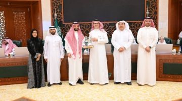 رئيس جامعة الملك عبدالعزيز يكرم الفائزين بجائزة “التميز في الأداء الجامعي” 