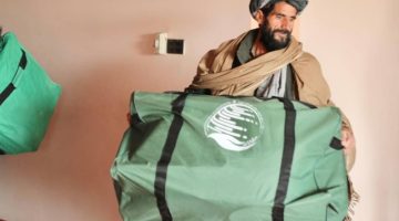 “سلمان للإغاثة” يوزع (250) حقيبة إيوائية في لغمان