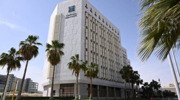 “التجارة” تشهر بمقيم هندي ارتكب جريمة التستر في نشاط المفروشات