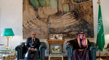 الخريجي وسفير باكستان يستعرضان العلاقات الثنائية
