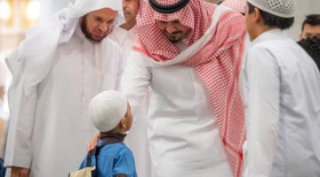 أمير المدينة يزور “حلقات التحفيظ” بالمسجد النبوي الشريف