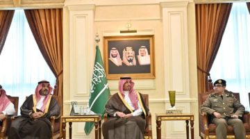 مُحافظ جدة يُكرّم ضباط وأفراد مكافحة المخدرات