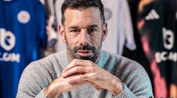انجاز تاريخي لـ فان نيستلروي في الدوري الإنجليزي