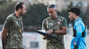 الجهاز الفني للزمالك يتابع مباراة الشباب امام الاهلي