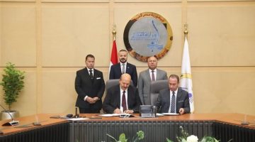 توقيع عقد إنشاء أول مشروع لتخريد السفن بميناء دمياط