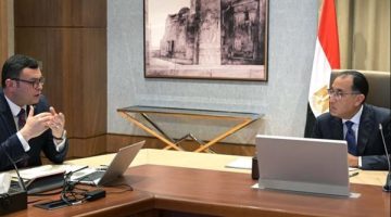 رئيس الوزراء يلتقي وزير الإسكان لمتابعة ملفات عمل الوزارة