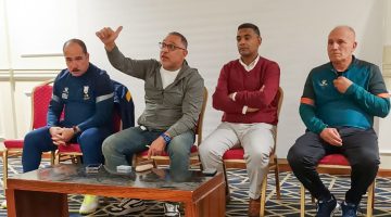 رئيس نادي إنــبي يجتمع بالجهاز الفني الجديد واللاعبين في معسكر الإسماعيلية