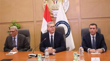 عاجل| ذهب مصر الجديد.. وزارة البترول تعلن التنقيب عن الرمال الكاولينية والرمال الزجاجية