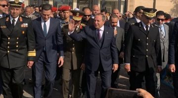 محافظ بورسعيد يضع إكليل الزهور تكريمًا لشهداء الوطن في عيد النصر